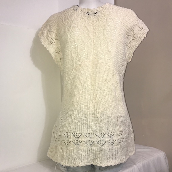 Axcess Liz Claiborne Cream V-Neck Cap Sleeve Top - Picture 4 of 7